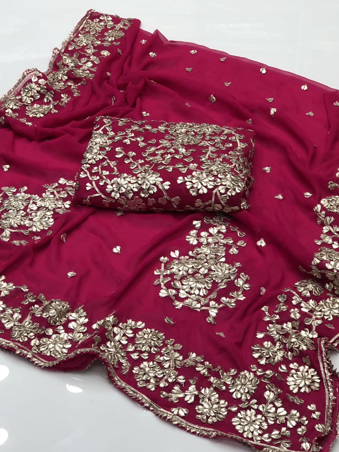 Gotta Collection 🔥 

Handmade lcd gotta work on soft krinkle shifoon full shirt jall with 4 sided border inside bunches dupatta 2pc suit...